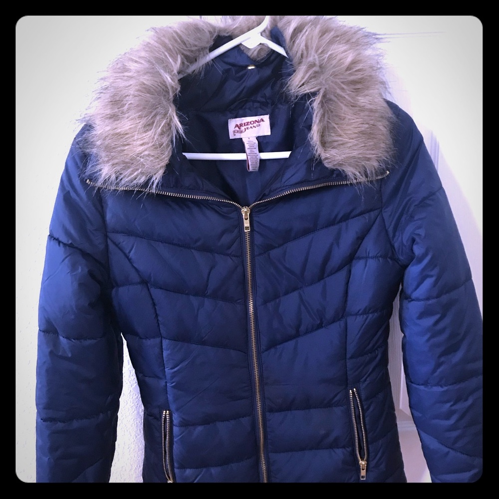 Trendy navy blue winter coat with fur lining. SM.